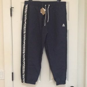 Reebok 7/8 Length Athletic/Athleisure Pants XL NWT